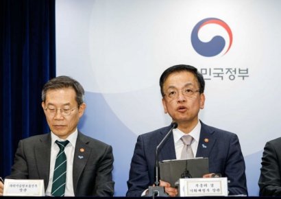 [포토] 최상목 부총리, '올해부터 18.1조 반도체 금융 지원 가동'