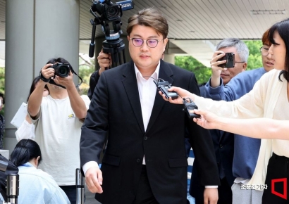 [포토] 영장실질심사 출석하는 김호중