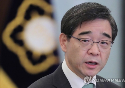 '화천대유 고문' 권순일 전 대법관 법무법인 YK 합류