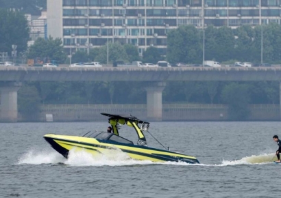 [포토] '더위를 가르며'