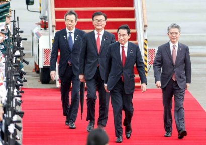 [포토] 의장대 사열 받는 기시다 후미오 일본 총리