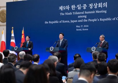 [속보]한·일·중 "3국 정상회의와 장관급 회의 정례적 개최 통해 협력 제도화"