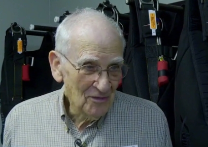 "5년 뒤에도 뛰어내릴 것"…95살 한국전 참전용사, 스카이다이빙 도전기