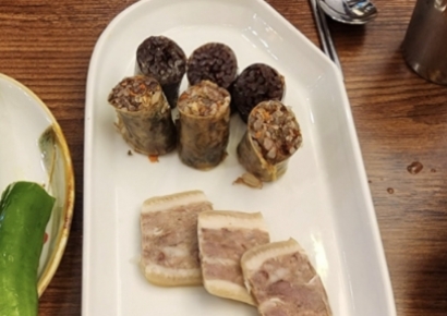 순댓국집서 추가한 5천원 순대·편육…부실하다 vs 아니다 설전