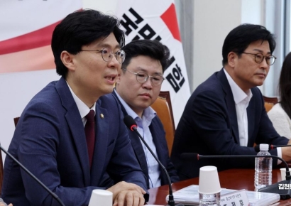 [포토] 총선백서 특위 발언하는 조정훈 위원장