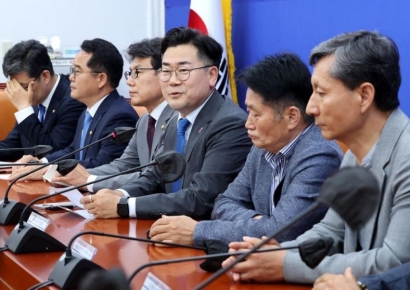 [포토] 중소상공인과 간담회 하는 박찬대 원내대표