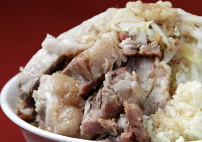 식당 불났는데 먹기만 하는 손님 vs 점원은 멀뚱멀뚱