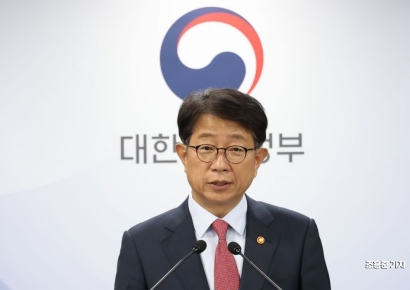 국토부, 가덕도신공항 부지공사 입찰조건 완화해 재입찰