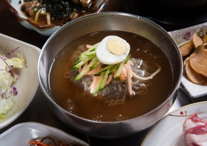 냉면 먹고 1명 사망·30명 식중독…업주는 집행유예 2년에 사회봉사 처벌