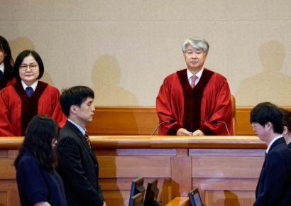 [포토] 5월 심판사건 선고 참석한 이종석 헌법재판소장