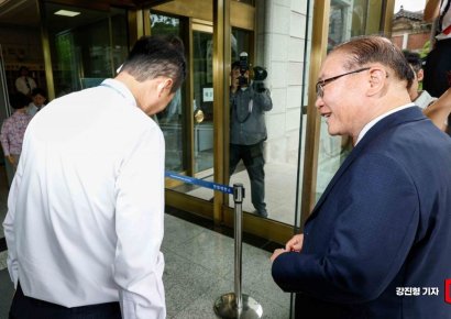 [포토] '검사 탄핵' 안동완 검사 대리인 재판 참석