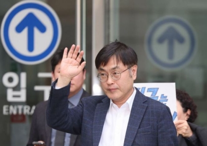 검찰, '청담동 술자리' 의혹 제기 강진구 전 더탐사 대표 소환조사