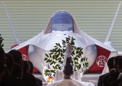 최첨단 F-35 앞에서 "비나이다"…제사에 진심인 일본