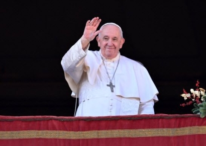 '동성애자 욕설'로 사과한 교황, 며칠 만에 여성비하 논란