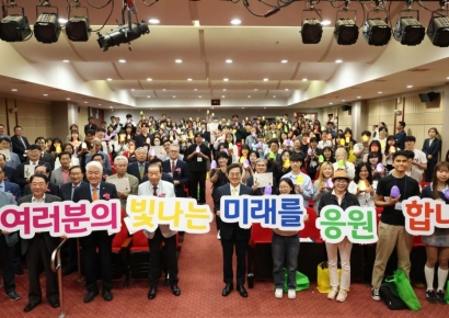 경기도민장학회 장학생 만난 김동연 "공짜 아냐. 나중에 갚아야"