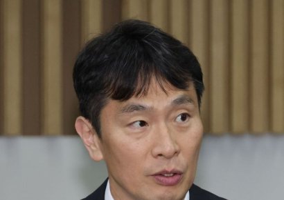 "금투세, 투심 등 정성적 부분 고려해야"…이복현, 전문가와 간담회 개최