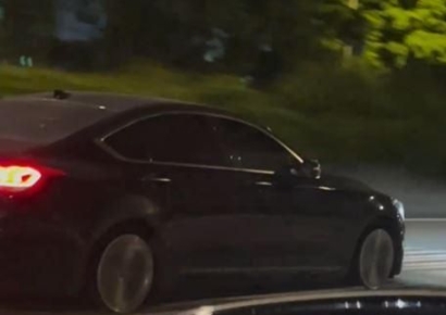 타이어 없이 휠로만 '굴렁쇠' 운전…만취 상태 운전자 체포