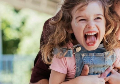 저출산 위기에 분유회사도 파격 선언…"앞으론 노인 식사 만든다"