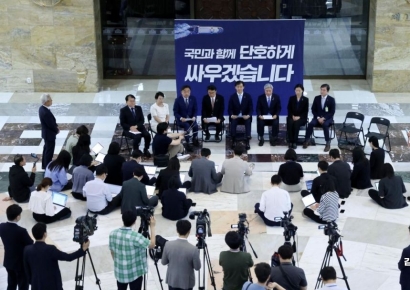 [포토] 로텐더홀에서 열린 조국혁신당  첫 최고위원회의