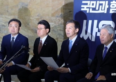 [포토] 조국, 첫 최고위 "3국조 3특검 틀림없이 추진"