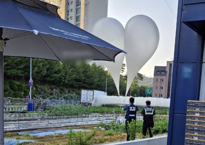 "北에 임영웅 USB 5000개 보낼 것"…'오물 풍선'에 맞불 놓는 탈북민단체