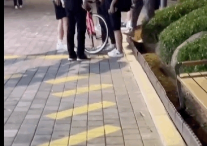 아파트 인근서 자전거 탑승 막자 경비원 조롱한 초등학생들