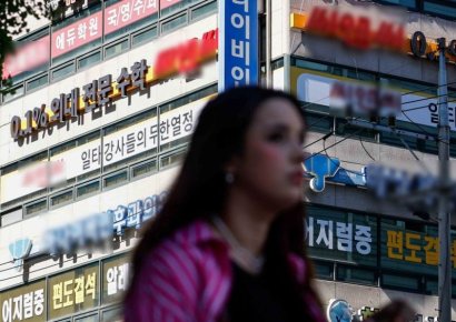 "초등생 딸에 5000만원 이상 썼어요"…‘과소비 지옥’ 빠진 에듀맘 증가하는 日