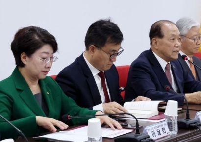 [포토] 당헌당규 개정 특위 첫 회의 발언하는 황우여 위원장