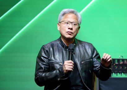 젠슨 황 "삼성 HBM 인증 절차 진행 중…테스트 실패한 적 없어"(종합)