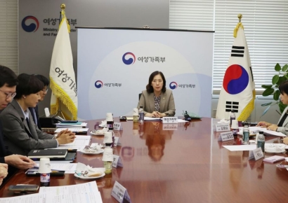 "여가부 장관 임명하라" 국내외 커지는 목소리