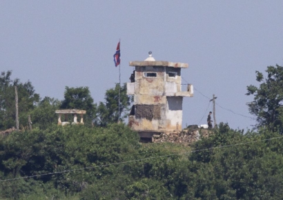 軍 "대북 전단 풍선, 北 상공 넘어가…특이 동향 아직 없어"