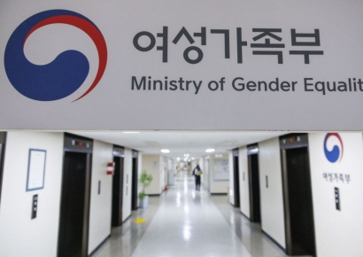 사회복지사, 간호조무사도 '아이돌봄' 가능해진다…여가부 시행규칙 개정