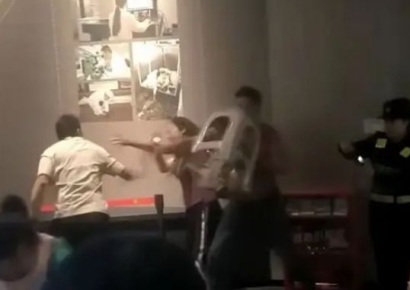 中 박물관서 의자 던지고 주먹질…관람객간 난투극