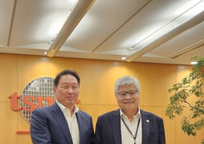 최태원, 대만 TSMC 회장 회동…"AI시대 초석 함께 열자"