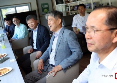 [포토] 관전하는 현상순 회장과 박병규 농협은행 부행장