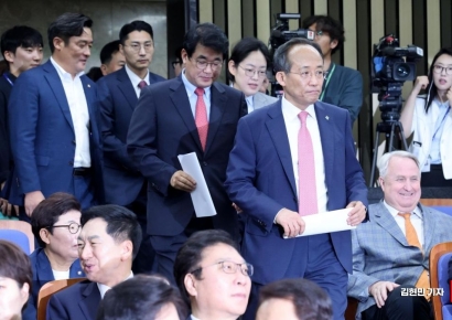 與, 의총서 7개 상임위원장 수용키로…추경호 원내대표 사의 표명