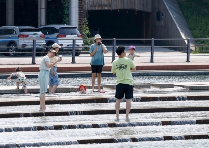 [오늘날씨]수도권 덥고 남부는 폭우…폭염에 장마까지
