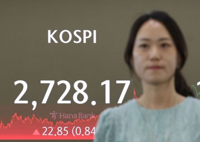 코스피, 外人 매수에 강보합 마감…SK하이닉스·한미반도체 신고가