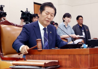 정청래, 법사위 17시간 중 5시간 말해…34번 끼어든 최민희 [22대 개원 한달]④