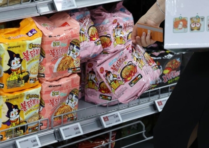 '절대강자' 농심 제쳤다…'주가 82만원' 불닭파워로 1등라면 차지한 삼양