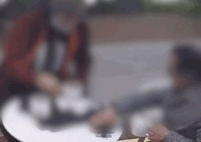 "내 컵 어디갔어?"…2시간 사라졌던 고객들, 자리 치웠다며 '생떼'
