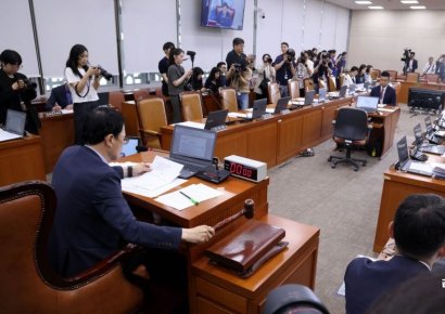 [포토] 국회 보건복지위, 국민의힘 불참