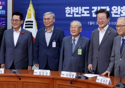 [포토] 민주당, 한반도 긴장 완화를 위한 긴급 간담회