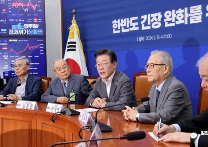[포토] 통일분야 원로들과 간담회 연 이재명 대표