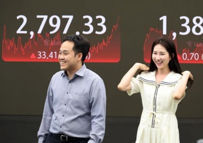 [포토] 2년 5개월 만에 2,790선 탈환…코스피 연고점 경신