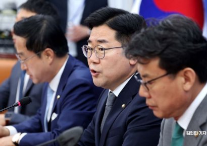[포토] 박찬대 "與, 이러다간 대통령도 1년씩 돌아가며 하자고 할 것"
