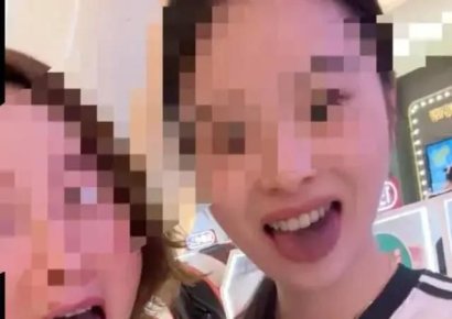 "훠궈 먹고 혀가 검게 변했어요"…위생 논란 또 터진 中