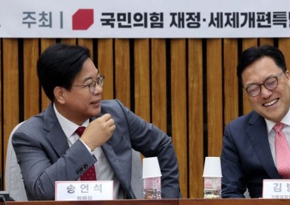 [포토] 대화하는 송언석-김병환