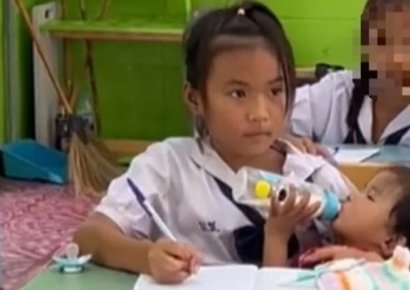 "엄마는 일해요"…교실서 1살 동생 밥먹이고 공부하는 10살 언니
