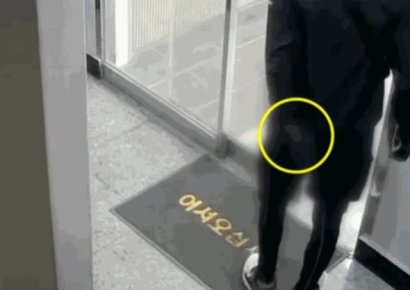 "미용실 몇시까지 하냐" 묻던 남성…등 뒤에 숨긴 물체 '섬뜩'